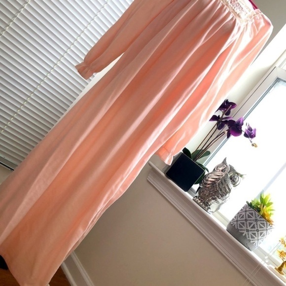 VINTAGE NIGHTGOWN | Juniors Victorian Peachy-Pink Long Sleeve Nightgown, Size L. - Picture 3 of 10